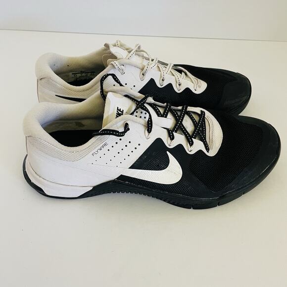 Nike Shoes - EUC Nike Metcon 2 ‘Panda’ Sneakers Shoes Womens 9.5 White Black Running Training